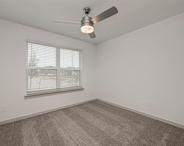 3418 Lake Landing Ln - Photo Thumbnail 31