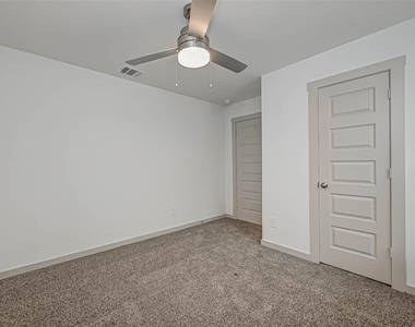 3418 Lake Landing Ln - Photo Thumbnail 30