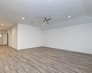 3418 Lake Landing Ln - Photo Thumbnail 14