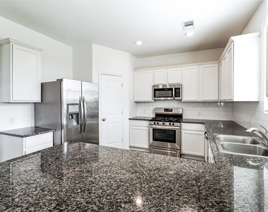 9011 Beacon Mill Drive - Photo Thumbnail 12