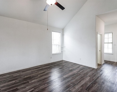 9011 Beacon Mill Drive - Photo Thumbnail 6