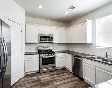 9011 Beacon Mill Drive - Photo Thumbnail 10