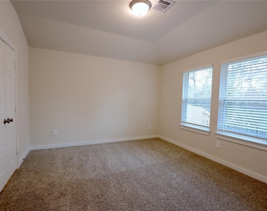 6686 Lahna Oak Drive - Photo Thumbnail 6