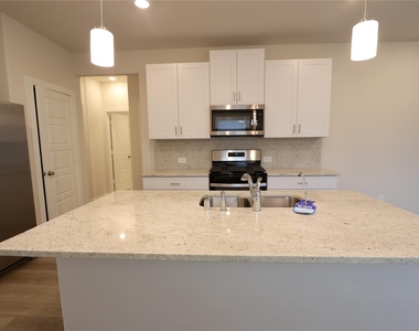 6686 Lahna Oak Drive - Photo Thumbnail 4