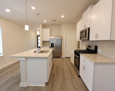 6686 Lahna Oak Drive - Photo Thumbnail 5
