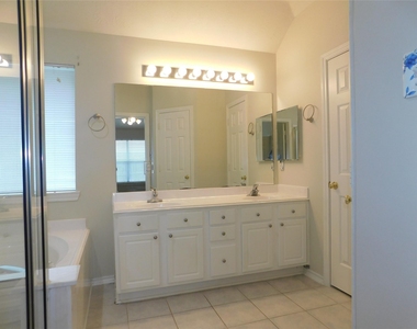 3014 Aylesworth Court - Photo Thumbnail 8