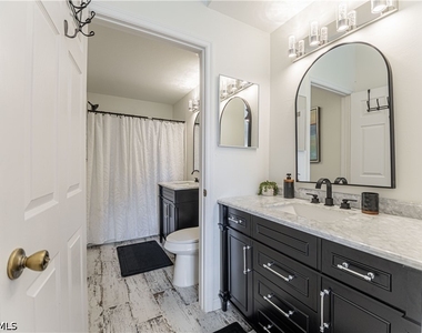 992 Woodshire Lane - Photo Thumbnail 5