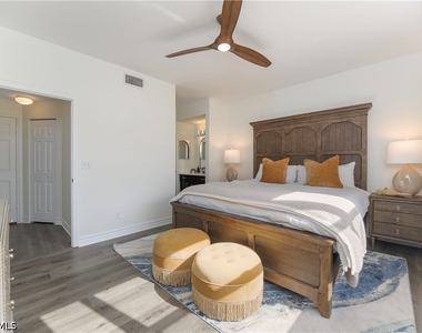992 Woodshire Lane - Photo Thumbnail 4