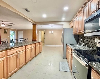 907 Laredo Avenue - Photo Thumbnail 9