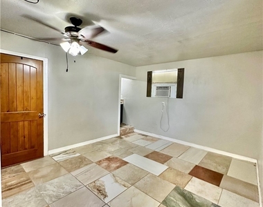 907 Laredo Avenue - Photo Thumbnail 10