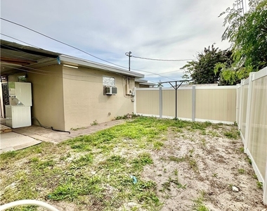 907 Laredo Avenue - Photo Thumbnail 6