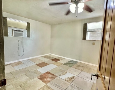 907 Laredo Avenue - Photo Thumbnail 12