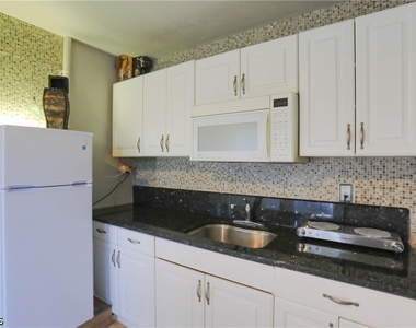 907 Laredo Avenue - Photo Thumbnail 1