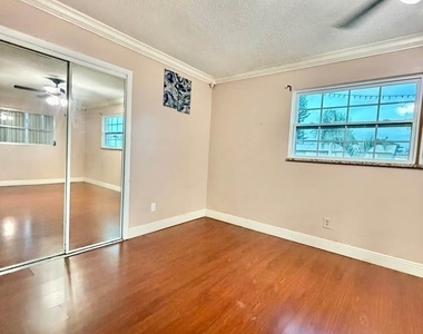 907 Laredo Avenue - Photo Thumbnail 14