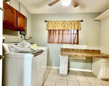 907 Laredo Avenue - Photo Thumbnail 8