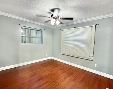 907 Laredo Avenue - Photo Thumbnail 16