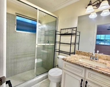 907 Laredo Avenue - Photo Thumbnail 15