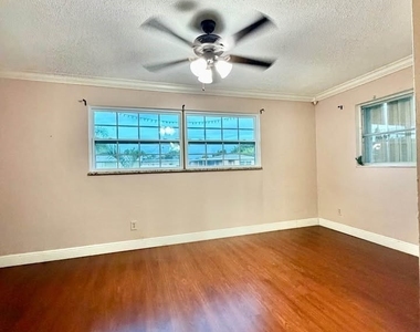 907 Laredo Avenue - Photo Thumbnail 13