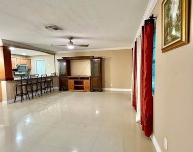907 Laredo Avenue - Photo Thumbnail 2