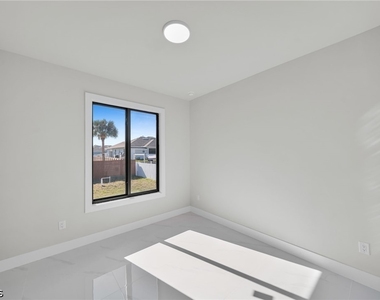 2913 14th Street W - Photo Thumbnail 23