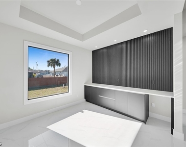 2913 14th Street W - Photo Thumbnail 8