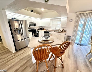 818 Sw 8th Place - Photo Thumbnail 7