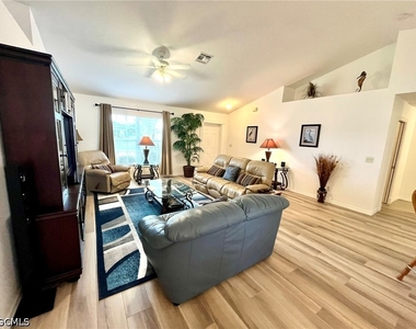 818 Sw 8th Place - Photo Thumbnail 5