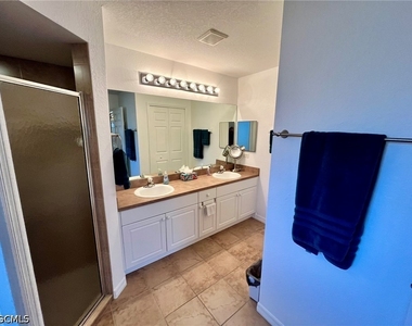 818 Sw 8th Place - Photo Thumbnail 11