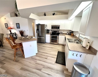 818 Sw 8th Place - Photo Thumbnail 6