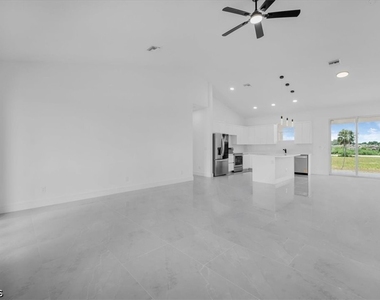 3812 Nw 38th Street - Photo Thumbnail 4
