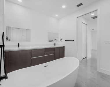 3812 Nw 38th Street - Photo Thumbnail 26