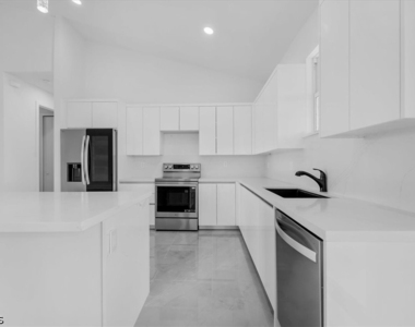 3812 Nw 38th Street - Photo Thumbnail 11