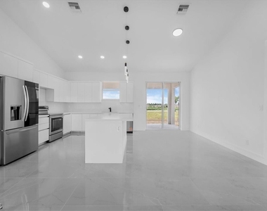 3812 Nw 38th Street - Photo Thumbnail 5