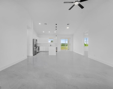 3812 Nw 38th Street - Photo Thumbnail 3