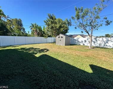209 Se 26th Terrace - Photo Thumbnail 4