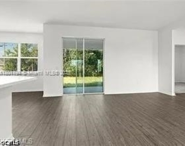 209 Se 26th Terrace - Photo Thumbnail 12