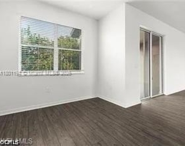 209 Se 26th Terrace - Photo Thumbnail 11