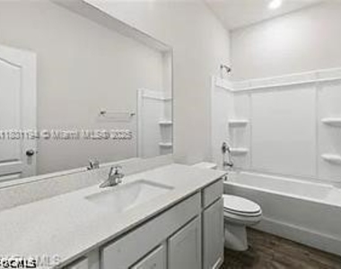 209 Se 26th Terrace - Photo Thumbnail 9