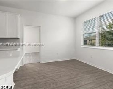 209 Se 26th Terrace - Photo Thumbnail 13