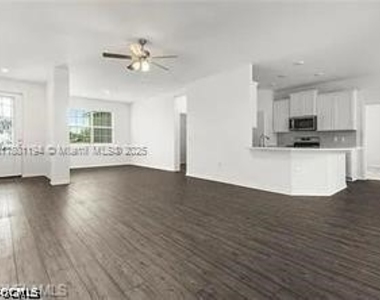 209 Se 26th Terrace - Photo Thumbnail 14