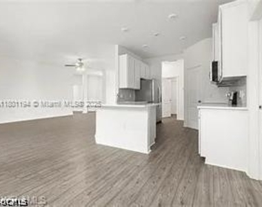 209 Se 26th Terrace - Photo Thumbnail 15