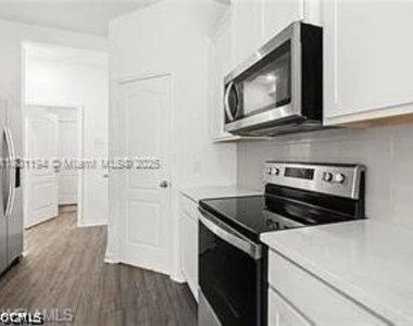 209 Se 26th Terrace - Photo Thumbnail 18