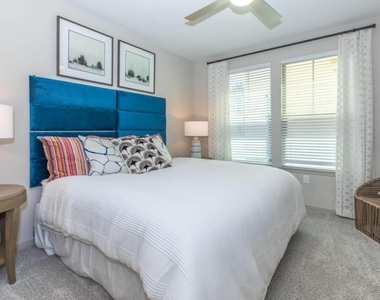 907 South Road - Photo Thumbnail 9