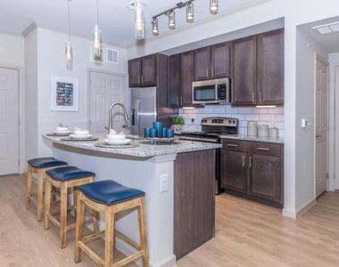 907 South Road - Photo Thumbnail 8