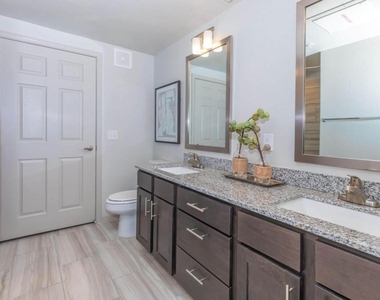 907 South Road - Photo Thumbnail 11