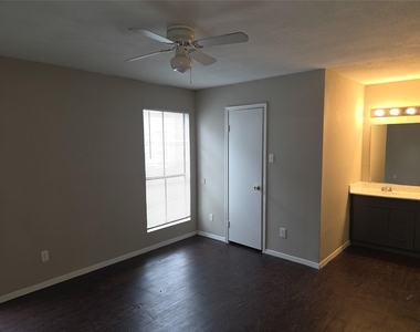 7200 W T C Jester Boulevard - Photo Thumbnail 11