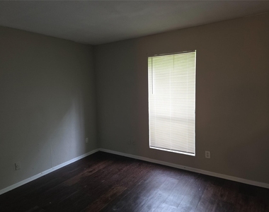 7200 W T C Jester Boulevard - Photo Thumbnail 12