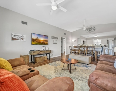 21600 Zachary Drive - Photo Thumbnail 8