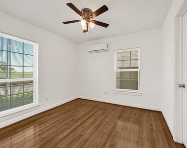 6620 Lawndale Street - Photo Thumbnail 2