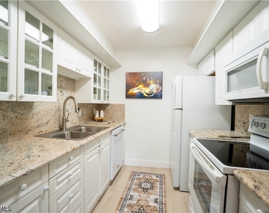 388 4th Avenue S - Photo Thumbnail 7
